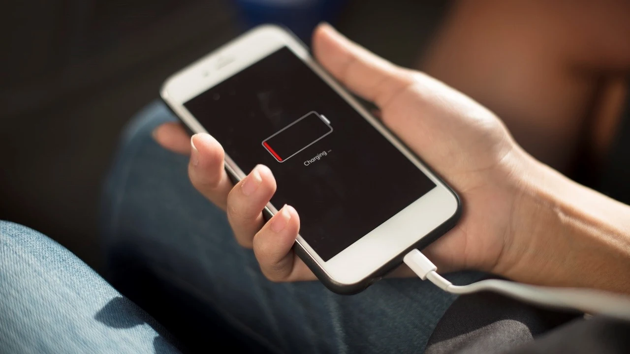 Tips para cuidar la batería de celulares seminuevos en Ecuador